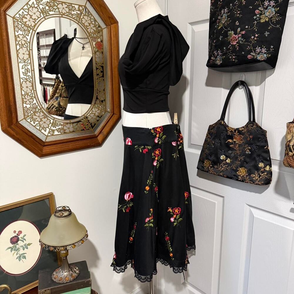 Lapis Black & Multicolor Floral Embroidered Lace Trim Lace Up Corset Midi Skirt - Picture 3 of 7